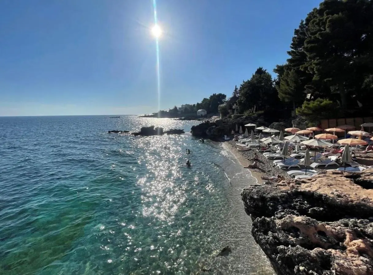 Essos Villas Dhermi 0*,  Albania